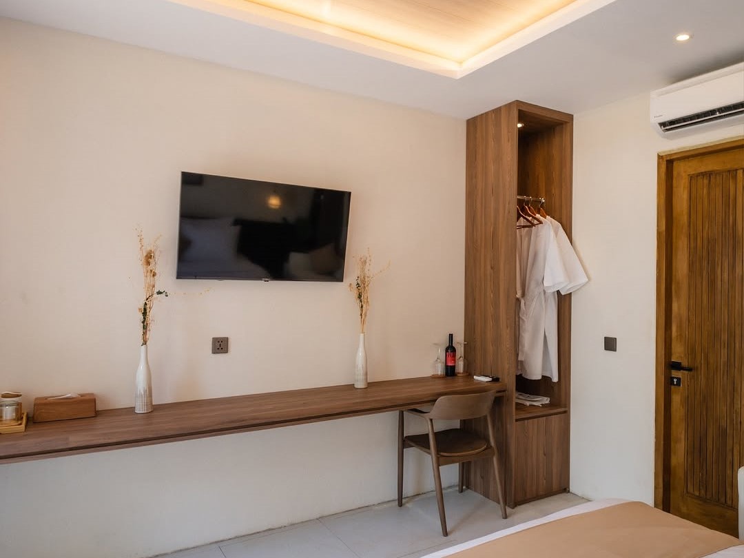 Interior view of Bungalow Queen